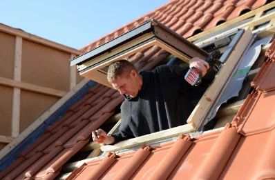 Pose de fenêtres de toit Velux à Campet-et-Lamolère